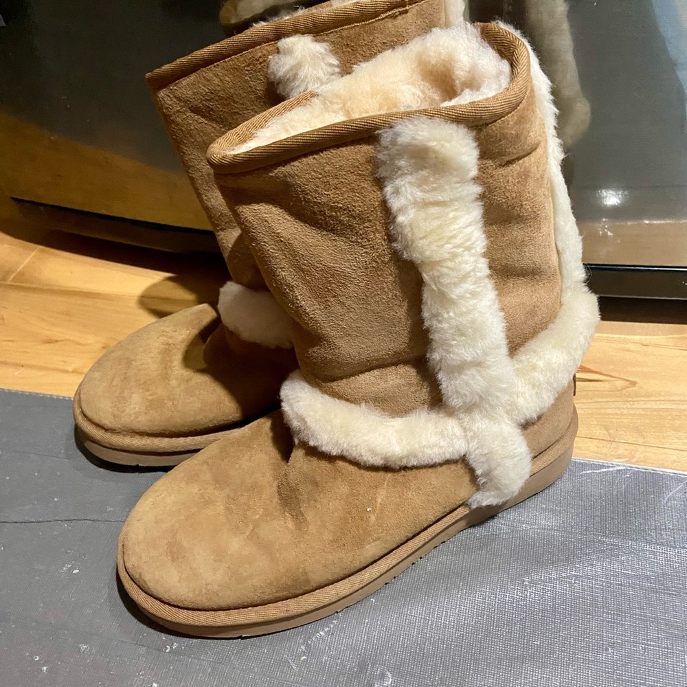UGGs woman’s size 5 ❤️